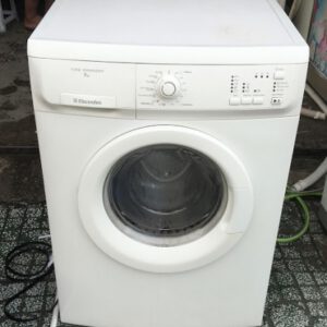 Máy giặt  cũ  Electrolux EWF 85761-7.0KG mới 95%