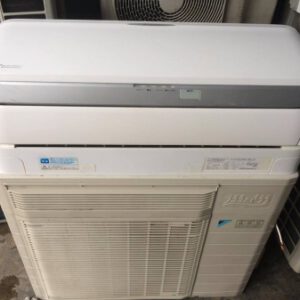 Máy lạnh Daikin ATR28MSE8-W 1,5HP inverter tiết kiệm điện mới 99%