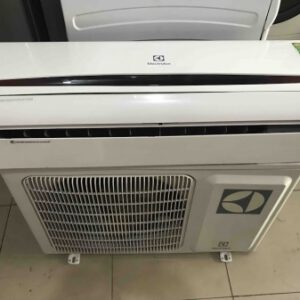 Máy lạnh  Electrolux ESM12CRF-D4  1,5HP mới 97%