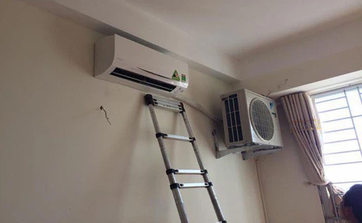 Nếu lắp 2 dàn trong cùng chỗ thì sẽ dẫn đến hiện tượng khi mới bật thì nơi có dàn lạnh thổi ra sẽ mát còn nơi có dàn nóng thổi ra sẽ nóng. Nếu lắp 2 dàn trong cùng chỗ thì sẽ dẫn đến hiện tượng khi mới bật thì nơi có dàn lạnh thổi ra sẽ mát còn nơi có dàn nóng thổi ra sẽ nóng.