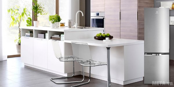 Tủ lạnh áp dụng hệ thống làm lạnh FreshPlus kết hợp cùng luồng không khí lạnh đa chiều 360o Tủ lạnh áp dụng hệ thống làm lạnh FreshPlus kết hợp cùng luồng không khí lạnh đa chiều 360o